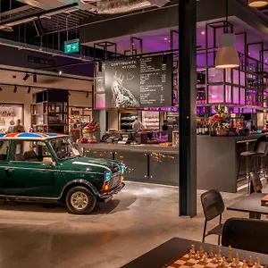 **** Hotel Moxy London Heathrow Airport Großbritannien